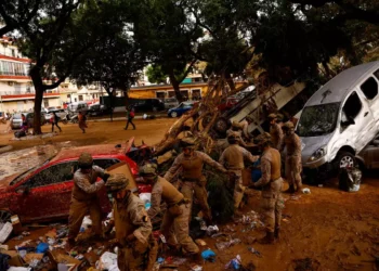 Συγκλονίζει μαρτυρία από τη Βαλένθια: «Ακούγαμε τα ουρλιαχτά των γειτόνων μας καθώς παρασύρονταν από το νερό»