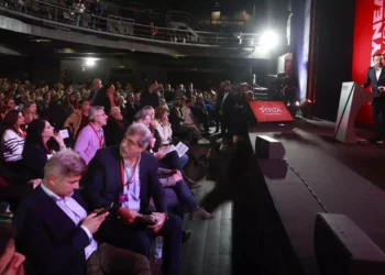 ΣΥΡΙΖΑ: Το χρονικό μιας προαναγγελθείσας διάσπασης – Οι εικόνες ντροπής, η θεατρική έξοδος Κασσελάκη και το νέο κόμμα