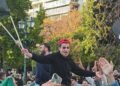 Πανηγυρισμοί από Σύρους στο Σύνταγμα για την πτώση του Άσαντ