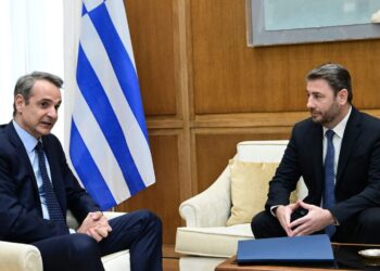 Ξεκίνησε η συνάντηση Μητσοτάκη – Ανδρουλάκη στη Βουλή