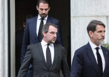 Ντε Γκρες το επίθετο που επέλεξε η τέως βασιλική οικογένεια – Παύλος και Νικόλαος κατέθεσαν αίτηση για ιθαγένεια