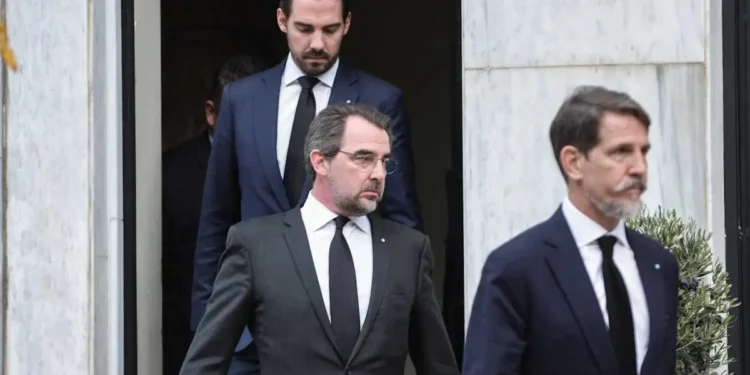 Ντε Γκρες το επίθετο που επέλεξε η τέως βασιλική οικογένεια – Παύλος και Νικόλαος κατέθεσαν αίτηση για ιθαγένεια