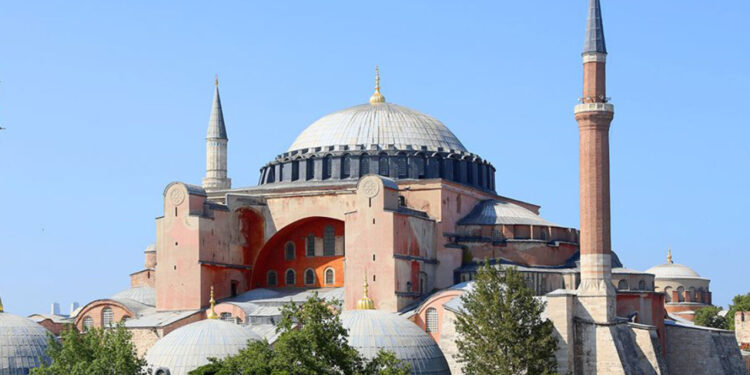 Αγία Σοφία: Αποξηλώνουν τον εμβληματικό τρούλο της – Τι συμβαίνει με τον ναό