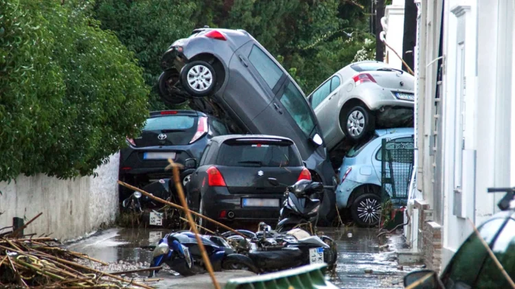 Κακοκαιρία Bora – Πλημμύρες στη Ρόδο: Τεράστιες καταστροφές και απαγόρευση κυκλοφορίας για 24 ώρες