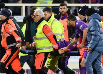 Ο Μποβέ κατέρρευσε στον αγωνιστικό χώρο – Διακόπηκε το Φιορεντίνα – Ίντερ