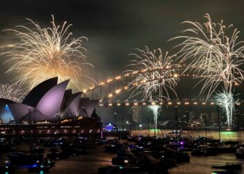 Ο κόσμος υποδέχεται το 2025 ! Φαντασμαγορικές εικόνες από την είσοδο του νέου έτους στον πλανήτη