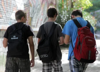 Δίδακτρα στα δημόσια σχολεία φέρνει το ΙΒ; Καμπανάκι της ΟΙΕΛΕ