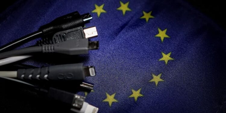 Ένας φορτιστής για όλες τις συσκευές από αύριο Σάββατο – Η νέα νομοθεσία της ΕΕ