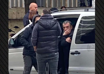 Χάος σε πτήση προς τη Θεσσαλονίκη με 59χρονο που γρονθοκόπησε επιβάτες – Μία εβδομάδα αργότερα πήγε στο αεροδρόμιο με μαχαίρι