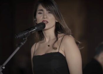 Ιράν: Συνέλαβαν 27χρονη τραγουδίστρια επειδή έδωσε συναυλία στο YouTube χωρίς να φοράει χιτζάμπ