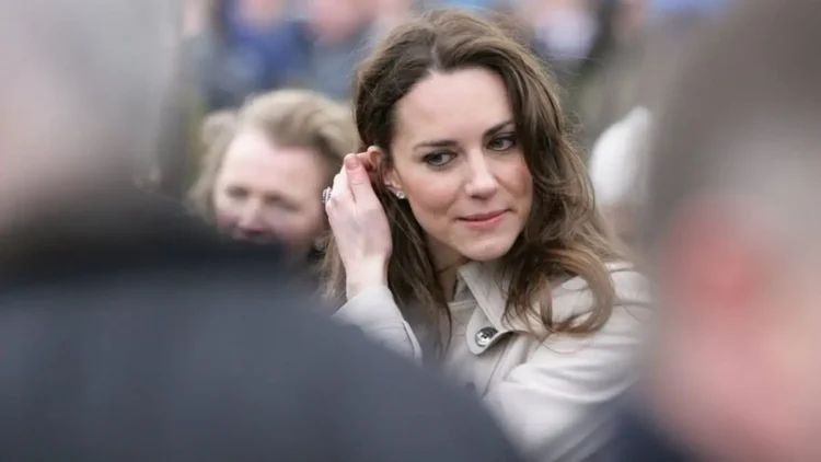 Κέιτ Μίντλετον: Η άγνωστη επέμβαση και η ουλή στο κεφάλι που έκρυβε με τα μαλλιά της