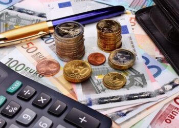 Το κράτος «στεγνώνει» τους φορείς από ρευστό – Υπονομεύεται η λειτουργικότητα του δημόσιου τομέα