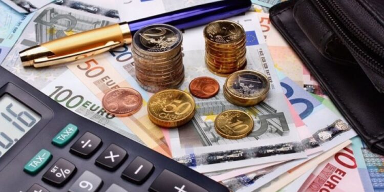 Το κράτος «στεγνώνει» τους φορείς από ρευστό – Υπονομεύεται η λειτουργικότητα του δημόσιου τομέα