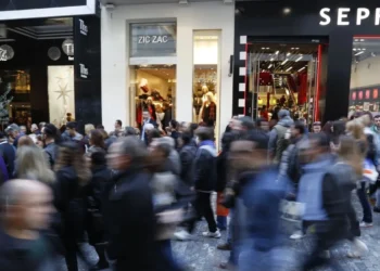 Εορταστικό ωράριο: Πώς θα λειτουργήσουν σούπερ μάρκετ και εμπορικά