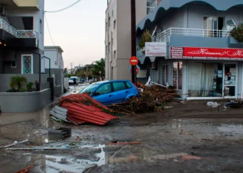 Κακοκαιρία Bora: Σε κατάσταση έκτακτης ανάγκης κηρύχθηκαν Ρόδος και Λήμνος