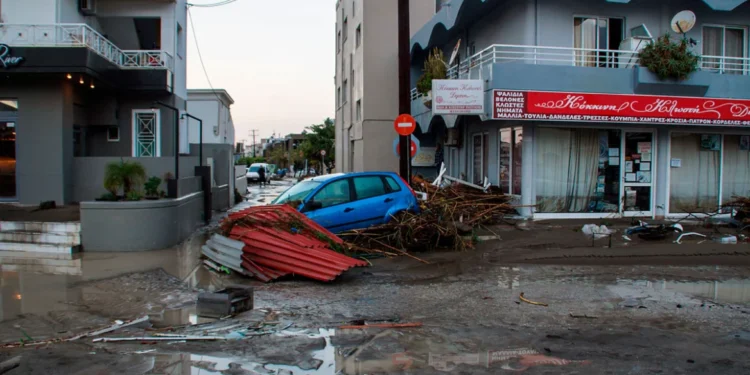 Κακοκαιρία Bora: Σε κατάσταση έκτακτης ανάγκης κηρύχθηκαν Ρόδος και Λήμνος