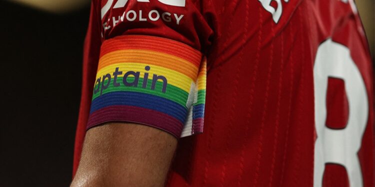 Μάντσεστερ Γιουνάιτεντ: Οι παίκτες της δεν θα φορέσουν τα χρώματα της LGBTQ+ κοινότητας μετά την άρνηση του Μαζραουί