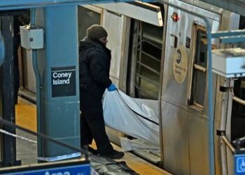 Φρίκη στη Νέα Υόρκη: Tην έκαψε ζωντανή και την έβλεπε να τυλίγεται στις φλόγες