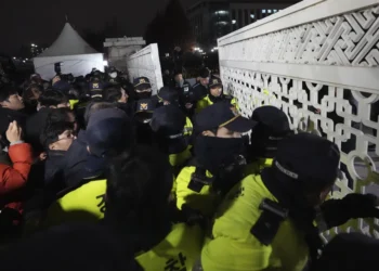 Στρατιωτικός νόμος στη Νότια Κορέα: Σφραγίστηκε το κοινοβούλιο, υπό έλεγχο τα μέσα ενημέρωσης – Απαγορεύονται οι διαδηλώσεις