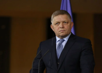 Σοβαρή καταγγελία του Σλοβάκου πρωθυπουργού για τον Ζελένσκι: «Προσφέρθηκε να μου δώσει μισό δισ.»