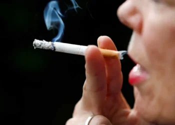 Ιταλία: Από το 2025 απαγορεύεται το κάπνισμα σους εξωτερικούς χώρους του Μιλάνο