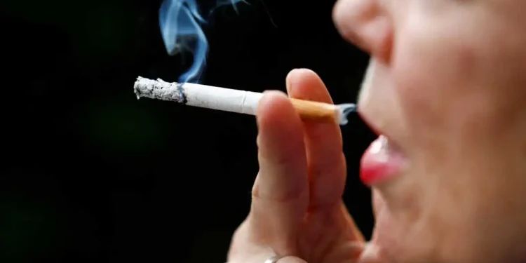 Ιταλία: Από το 2025 απαγορεύεται το κάπνισμα σους εξωτερικούς χώρους του Μιλάνο