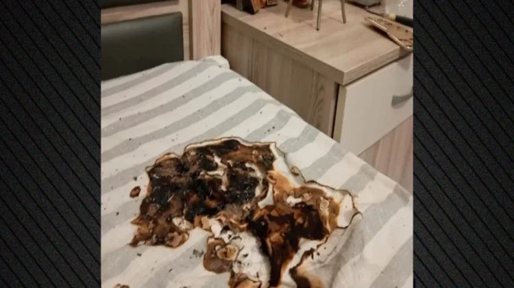 Κινητό τηλέφωνο έσκασε κατά τη διάρκεια της φόρτισης – Πήρε φωτιά το στρώμα, έπαθε έγκαυμα ο ιδιοκτήτης του