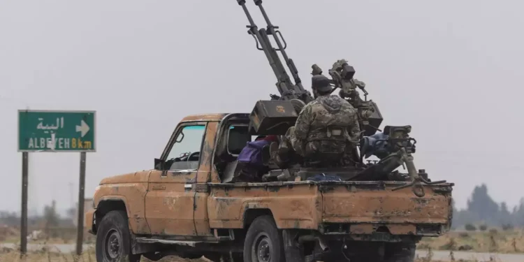 Οι αντάρτες στη Συρία μπήκαν στη Χομς και περικυκλώνουν τη Δαμασκό -Γκρεμίζουν αγάλματα του πατέρα Άσαντ