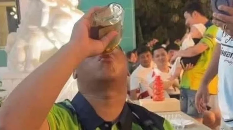 Ταϊλάνδη: 21χρονος ήπιε μονορούφι ένα μπουκάλι ουίσκι για να κερδίσει €840 και πέθανε