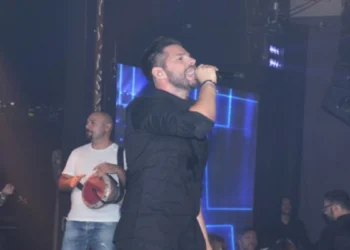 Αντιδράσεις για το τραγούδι που είπε ο Τσαλίκης στην έναρξη του «Μύλου των ξωτικών», το «Άντε και γ@^&*%*» (vid)