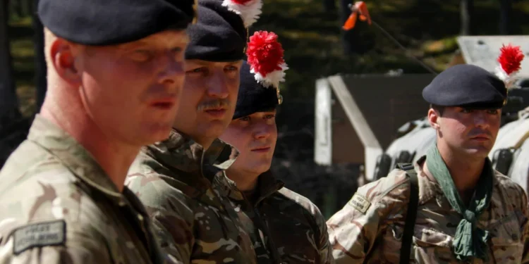 Βρετανία: ΛΟΑΤΚΙ+ στρατιωτικοί που εκδιώχθηκαν μπορούν να διεκδικήσουν αποζημίωση 70.000 λίρες