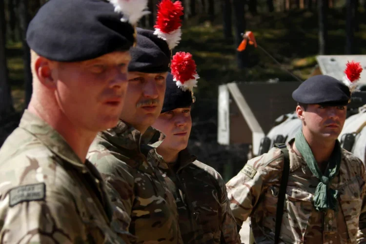 Βρετανία: ΛΟΑΤΚΙ+ στρατιωτικοί που εκδιώχθηκαν μπορούν να διεκδικήσουν αποζημίωση 70.000 λίρες