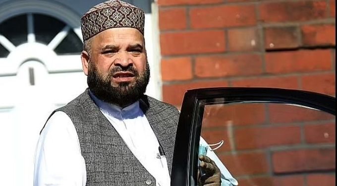 Φρίκη στη Βρετανία: Ο «εγκέφαλος» σπείρας Πακιστανών που βίαζε παιδιά μένει δίπλα στα θύματά του