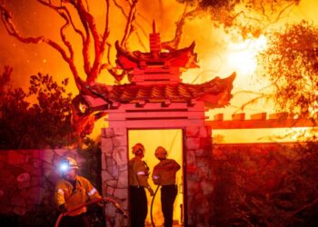 ΗΠΑ: «Τρέμουν» οι ασφαλιστικές τις αποζημιώσεις που θα κληθούν να πληρώσουν στο Λος Άντζελες