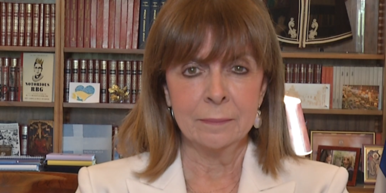 Μήνυμα Σακελλαροπούλου: Εμφανής η δυσφορία της αλλά παρέμεινε θεσμική