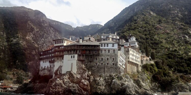 Αποκάλυψη: Ουκρανοί στρατιώτες φιλοξενούνται σε ελληνικά μοναστήρια