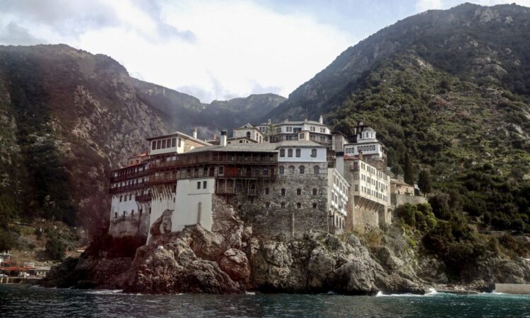 Αποκάλυψη: Ουκρανοί στρατιώτες φιλοξενούνται σε ελληνικά μοναστήρια