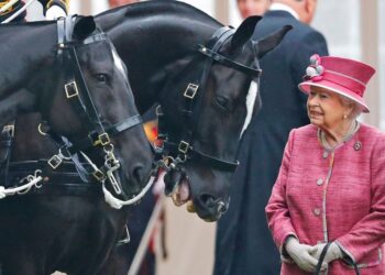 Βασίλισσα Ελισάβετ: Στενός της σύμβουλος της ήταν κατάσκοπος των Σοβιετικών
