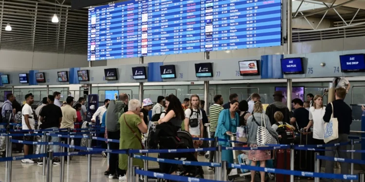 ΕΛΣΤΑΤ: Πληθωρισμός 2,7% το 2024 με εκρηκτικές αυξήσεις 47,7% στα αεροπορικά εισιτήρια, 14% στα ασφάλιστρα και 8,5% στα ενοίκια