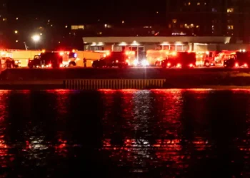 Ουάσινγκτον: Αεροπλάνο με 60 επιβάτες συγκρούστηκε με ελικόπτερο πάνω από το αεροδρόμιο Ρίγκαν – Η στιγμή της τραγωδίας