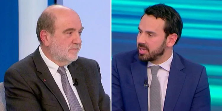 Ξέφυγε ο Αλεξιάδης για τα Τέμπη: Η κυβέρνηση δολοφόνησε τους 57 – Απείλησε να ρίξει ποτήρι με νερό στον Ρωμανό