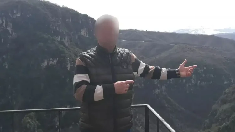 Άλιμος: Ο καθηγητής έστελνε μηνύματα και σε άλλες ανήλικες μαθήτριες – Τι έδειξε το κινητό του