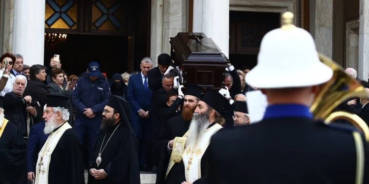 Αναχώρησε από τη Μητρόπολη το σκήνωμα του Αρχιεπισκόπου Αναστάσιου – Την Πέμπτη στα Τίρανα η κηδεία του