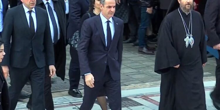 Εξοργιστικό περιστατικό στα Τίρανα: «Ζήτω η Τσαμουριά» φώναξε ακραίος στον Μητσοτάκη