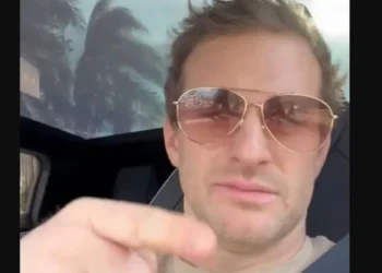 Φωτιά στο Λος Άντζελες: Οργή για εκατομμυριούχο που πρόσφερε «όσα θέλουν» σε ιδιώτες πυροσβέστες για να σώσουν το σπίτι του