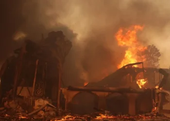 Λος Άντζελες: Κάηκαν 1500 σπίτια, 7.500 πυροσβέστες στη μάχη της κατάσβεσης – Άνιση μάχη με τις φλόγες