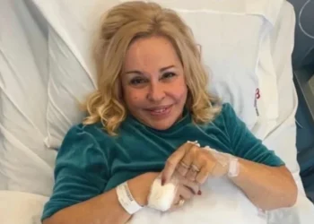 Μπέσσυ Αργυράκη: Στο νοσοκομείο με πνευμονία η τραγουδίστρια