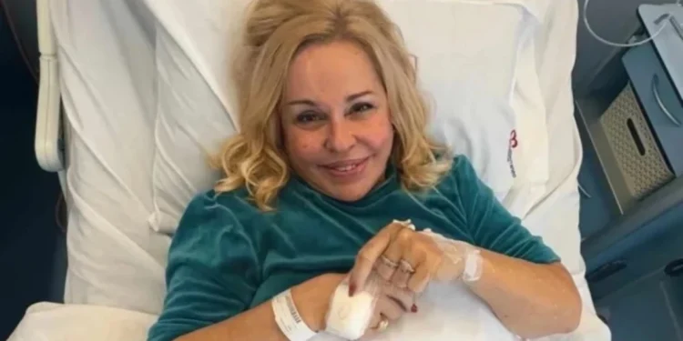 Μπέσσυ Αργυράκη: Στο νοσοκομείο με πνευμονία η τραγουδίστρια