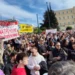 Τραγωδία των Τεμπών: Πλήθος κόσμου στις συγκεντρώσεις διαμαρτυρίας σε Σύνταγμα και Θεσσαλονίκη