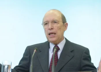 Στις 12 το μεσημέρι η κηδεία του Κώστα Σημίτη: Το τελετουργικό, η χωροταξία και οι επικήδειοι